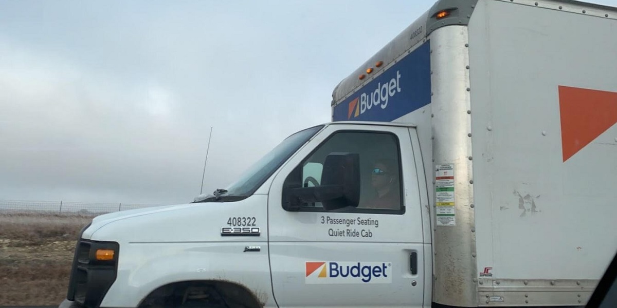 budget moving truck rental.