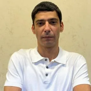 headshot of Eduard Chitakhyan